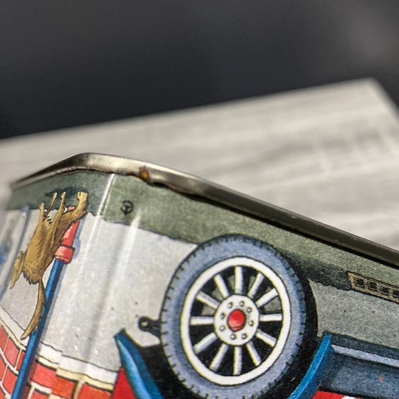 Neilson Crispy Crunch Candy Shop - Empty Collector’s Tin - Picture 11 of 13